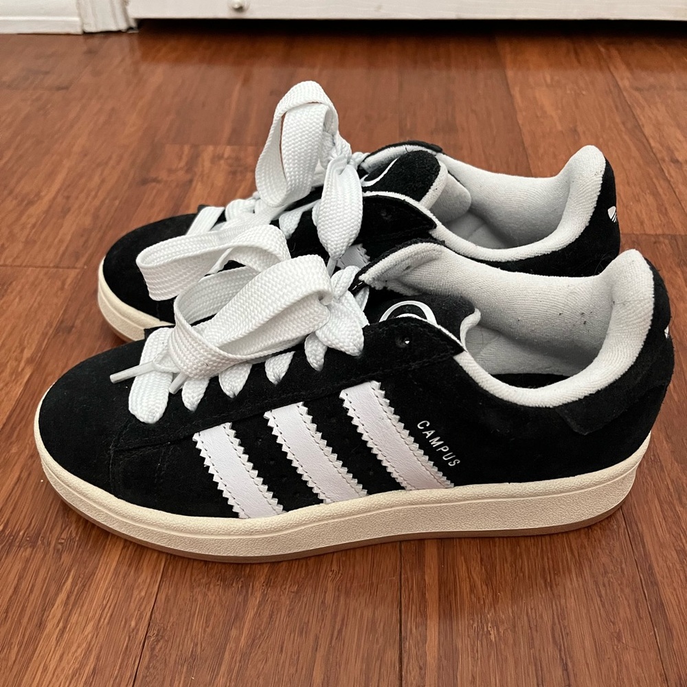 Practically new adidas campus size 4 1/2
